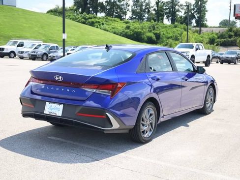 Used 2024 Hyundai Elantra SEL FWD image 6