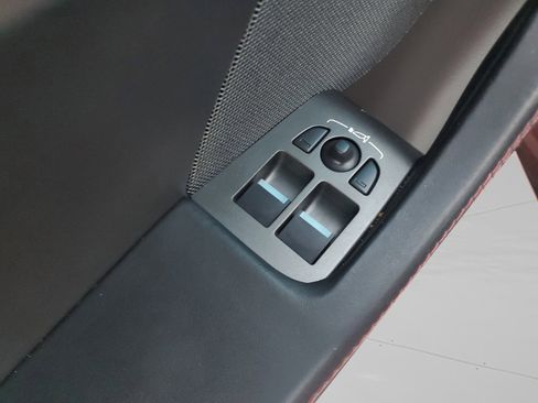 Used 2016 Jaguar F-TYPE R image 13