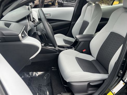 Used 2025 Toyota Corolla SE image 11