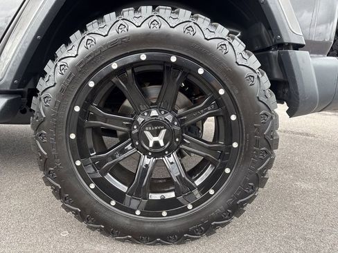 Used 2020 Jeep Wrangler Unlimited Sahara image 13