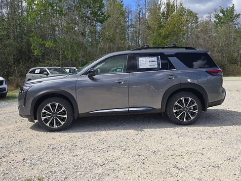 New 2026 Nissan Pathfinder Platinum image 5
