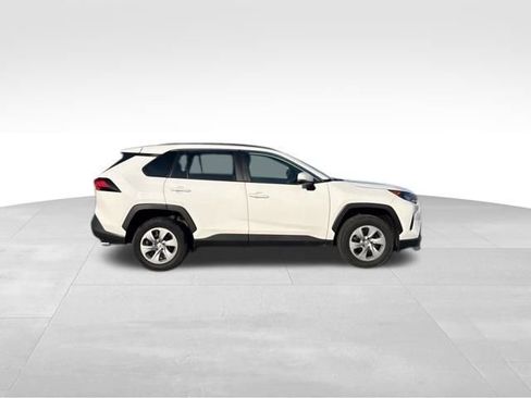 Used 2021 Toyota RAV4 LE image 6