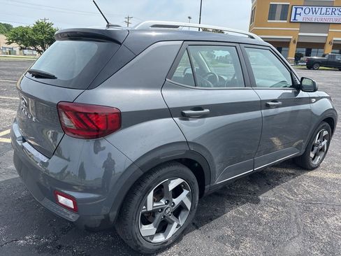Used 2025 Hyundai Venue Limited FWD image 5