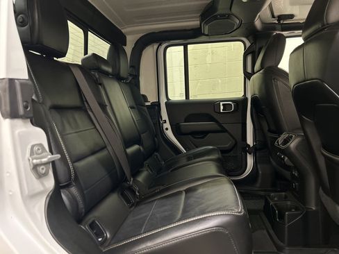 Used 2021 Jeep Gladiator Overland w/ Popular Equipment Package image 9