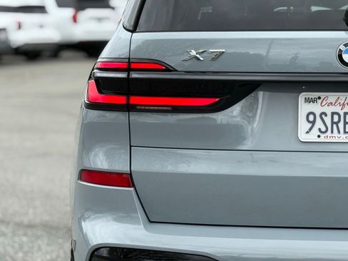 Certified 2025 BMW X7 xDrive40i w/ M Sport Package AWD/4WD image 16
