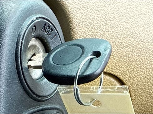 Used 2006 Pontiac Solstice Convertible w/ Premium Package image 8