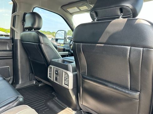 Used 2017 Ford F250 Lariat w/ Lariat Value Package AWD/4WD image 30
