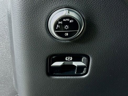 Used 2024 Mercedes-Benz GLC 300 4MATIC image 10