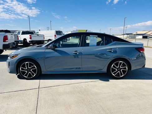 Used 2024 Nissan Sentra SR w/ SR Premium Package image 36