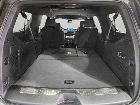 Used 2023 Chevrolet Suburban Premier AWD/4WD image 38