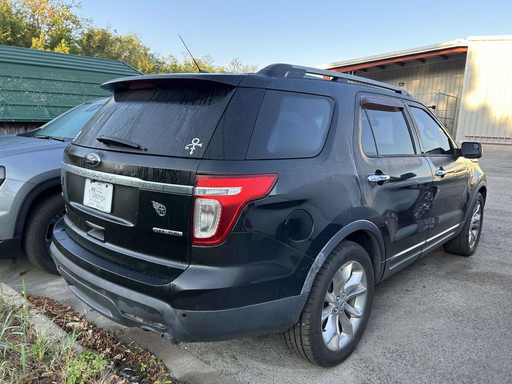 Used 2013 Ford Explorer XLT FWD image 2
