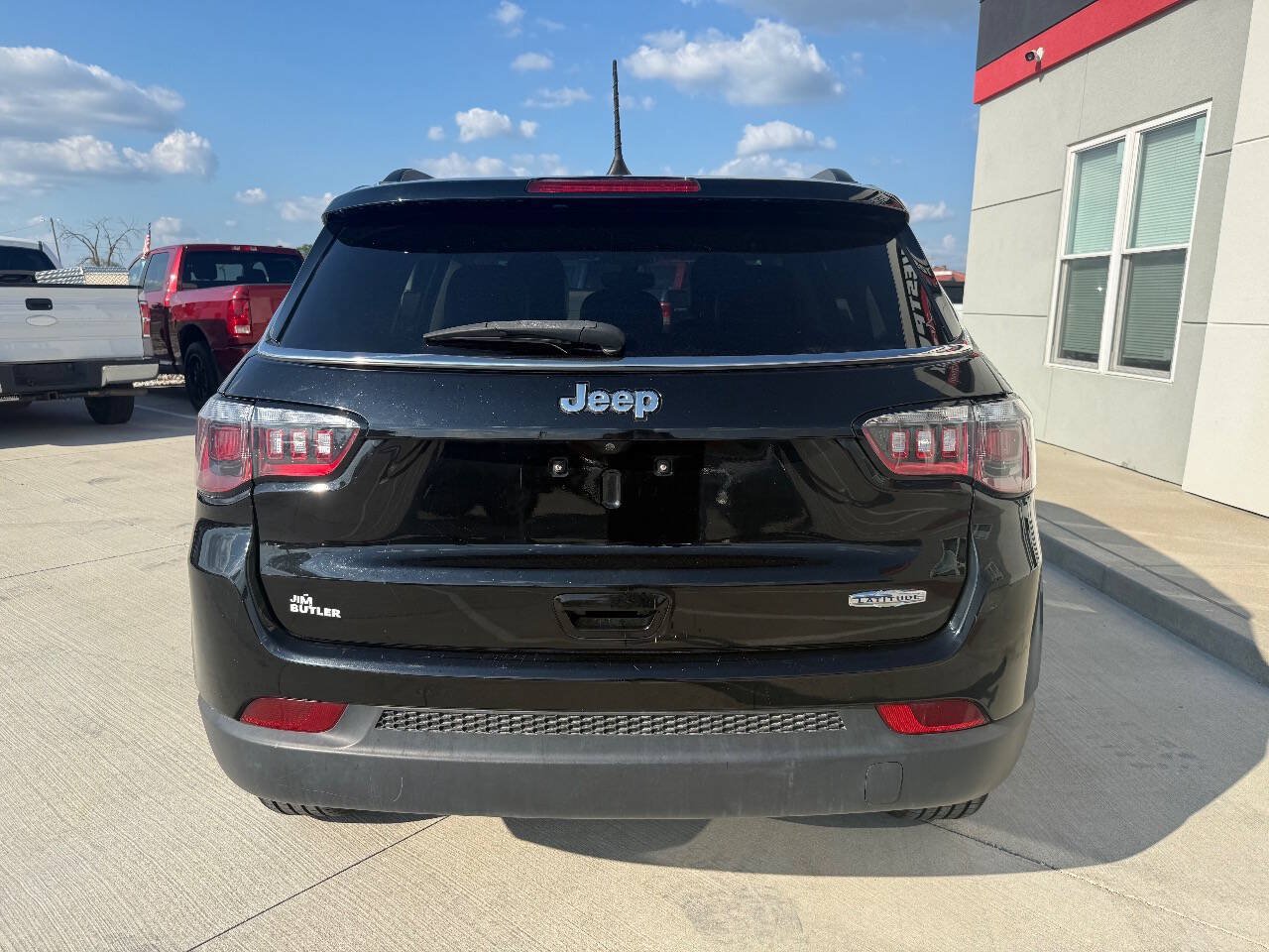 Used 2019 Jeep Compass Latitude FWD image 5