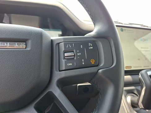 Used 2025 Land Rover Defender 110 X-Dynamic SE AWD/4WD image 22