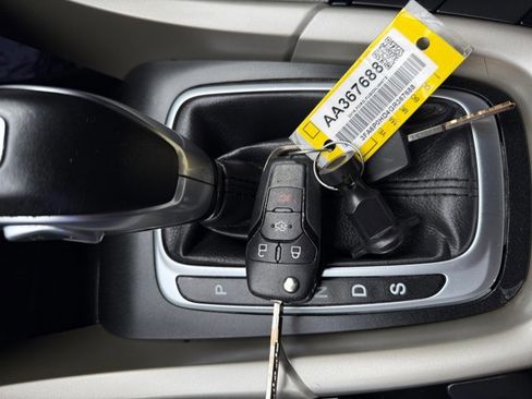 Used 2016 Ford Fusion SE w/ Equipment Group 202A image 17