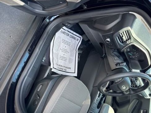 Used 2022 Ford Escape SE w/ SE Sport Appearance Package image 9