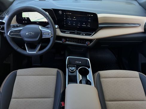 Used 2025 Chevrolet Equinox ACTIV w/ Safety and Technology Package FWD image 11