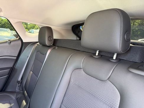 Used 2025 Chevrolet Trax LT w/ Driver Confidence Package FWD image 27