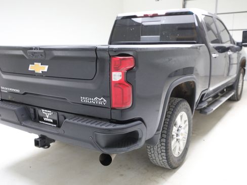 Used 2024 Chevrolet Silverado 2500 High Country w/ Technology Package image 4