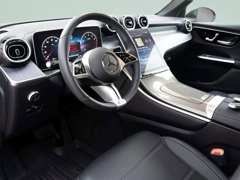 Used 2024 Mercedes-Benz GLC 300 4MATIC image 38