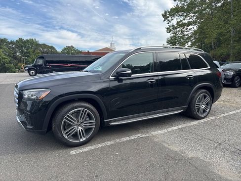 New 2026 Mercedes-Benz GLS 450 4MATIC image 4