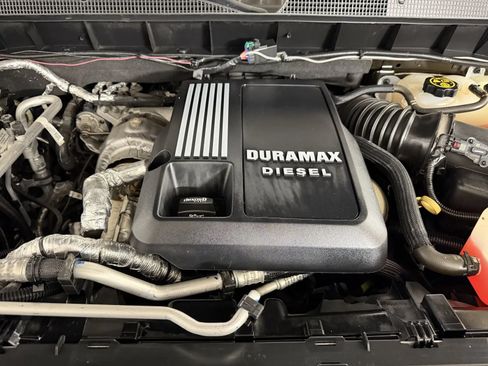Used 2020 Chevrolet Silverado 1500 LT w/ All-Star Edition AWD/4WD image 10