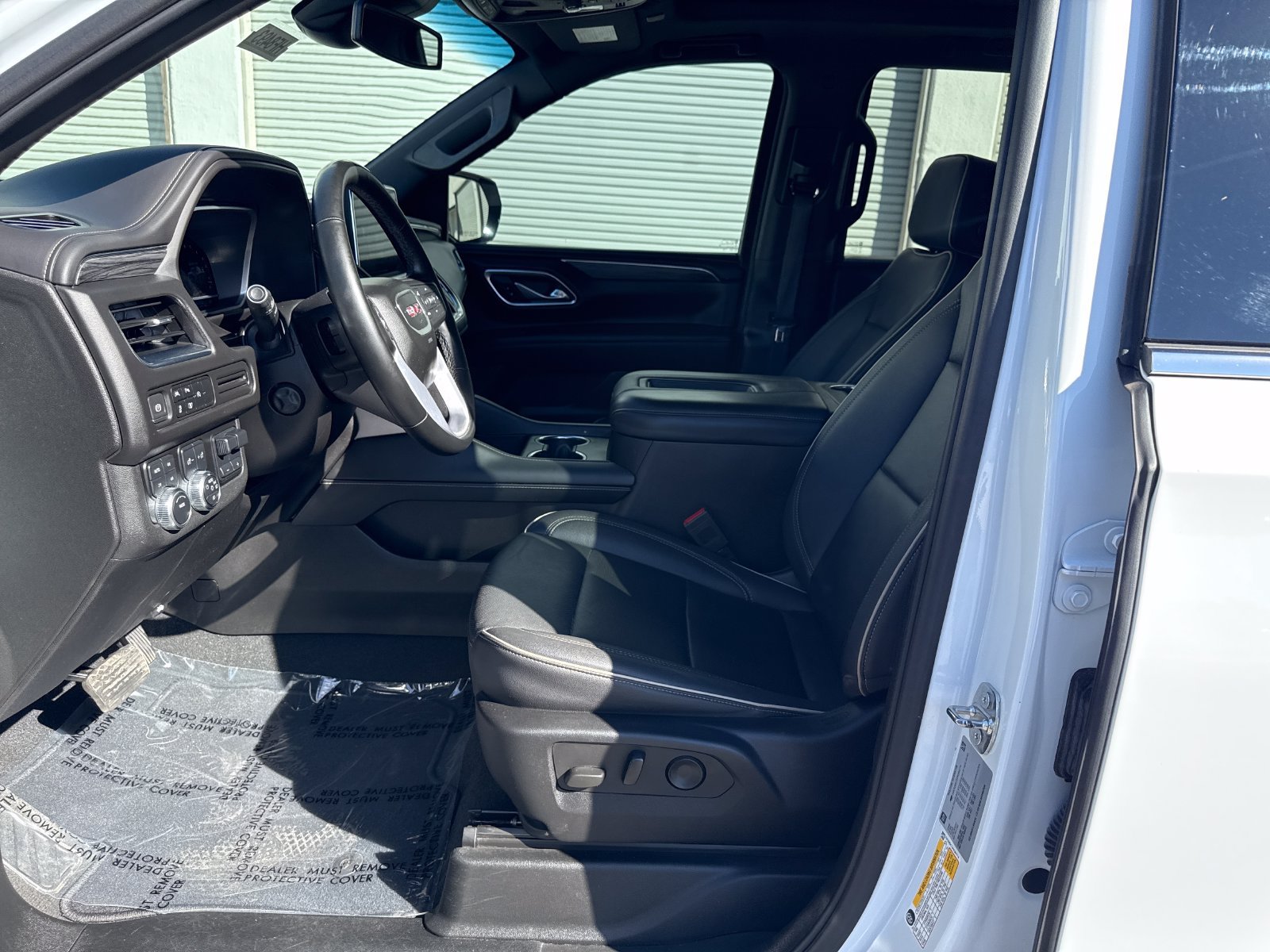 Used 2023 GMC Yukon SLT w/ SLT Luxury Package AWD/4WD image 9