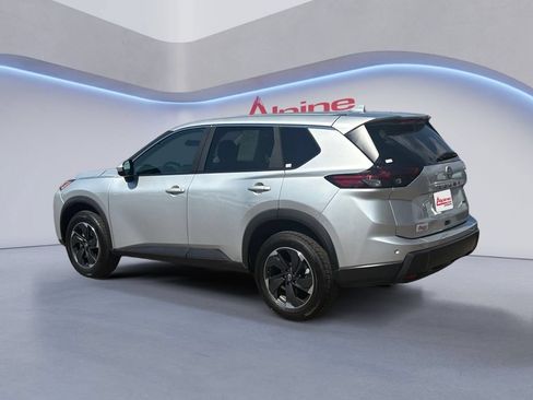 Used 2025 Nissan Rogue SV AWD/4WD image 3