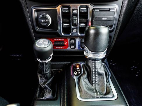Used 2024 Jeep Wrangler Unlimited Rubicon 4xe AWD/4WD image 21