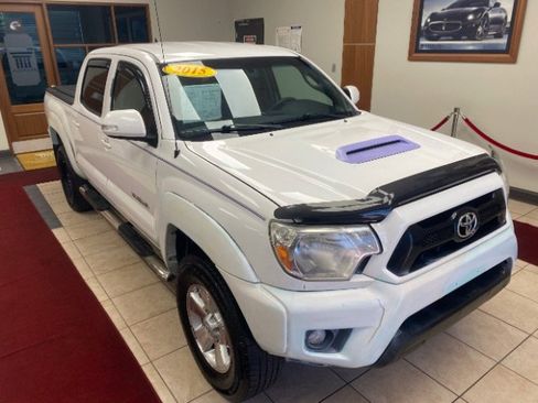 Used 2015 Toyota Tacoma 4x4 Double Cab w/ TRD Sport Package image 4