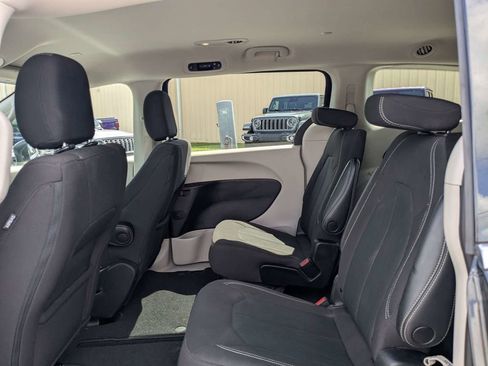 Used 2023 Chrysler Voyager LX FWD image 15