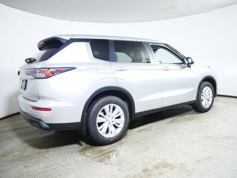New 2026 Mitsubishi Outlander ES AWD/4WD image 2