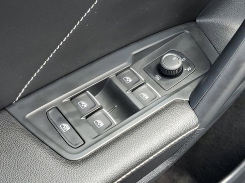 Used 2023 Volkswagen Tiguan SE w/ Panoramic Sunroof Package AWD/4WD image 26