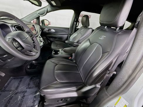 Used 2023 Chrysler Pacifica Touring-L w/ S Appearance Package image 25