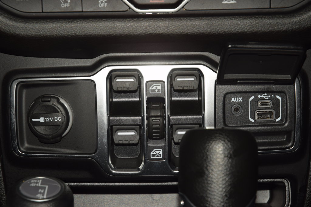 Used 2024 Jeep Wrangler Unlimited Sport AWD/4WD image 30