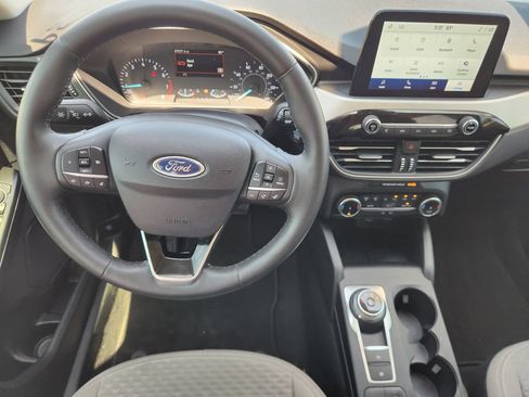Used 2022 Ford Escape SE w/ SE Sport Appearance Package FWD image 25