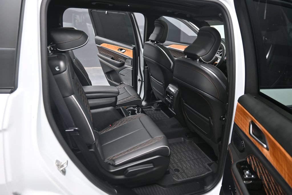 Used 2024 Jeep Grand Cherokee L Summit AWD/4WD image 39