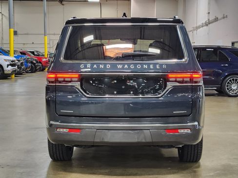 Used 2022 Jeep Grand Wagoneer Series III AWD/4WD image 10