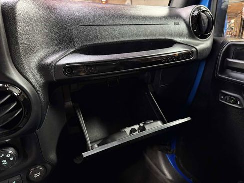 Used 2016 Jeep Wrangler Unlimited Sahara AWD/4WD image 22