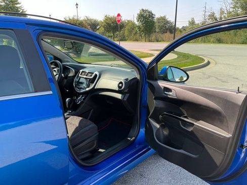 Used 2018 Chevrolet Sonic LT w/ Fun and Sun Package FWD image 12