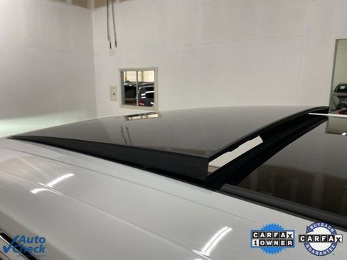 Used 2022 Porsche Cayenne w/ Premium Package image 20