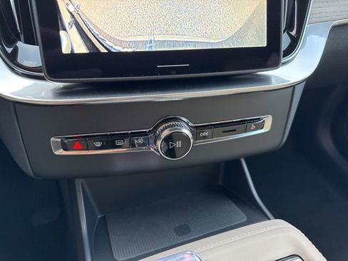 New 2026 Volvo XC90 B6 Plus w/ Protection Package Premier image 17