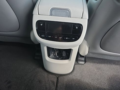 New 2026 Hyundai Ioniq 9 SEL image 18