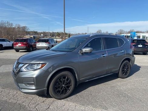 Used 2018 Nissan Rogue SV w/ Premium Package image 4