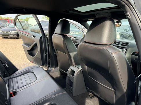 Used 2017 Volkswagen Jetta GLI FWD image 18