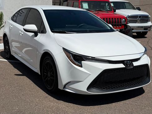 Used 2021 Toyota Corolla LE image 2