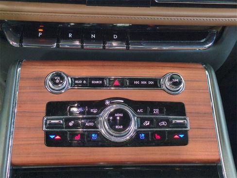 Certified 2023 Lincoln Aviator Reserve w/ Equipment Group 201A image 23