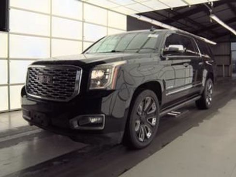 Used 2019 GMC Yukon XL Denali w/ Denali Ultimate Package AWD/4WD image 2