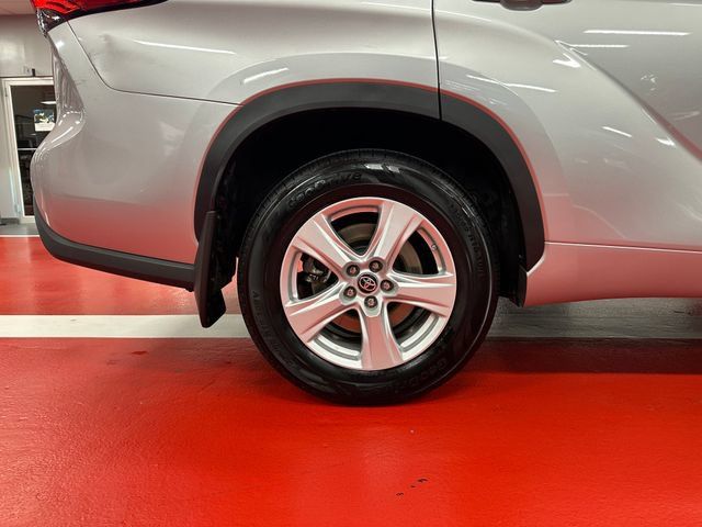 Used 2023 Toyota Highlander L AWD/4WD image 30