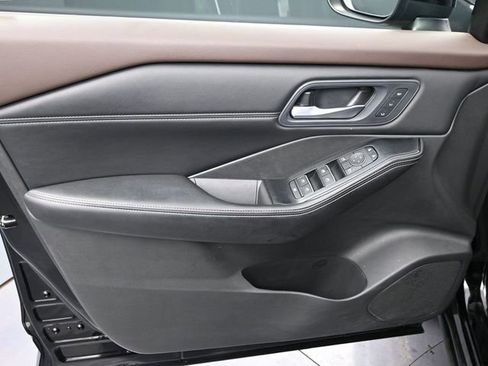 Used 2023 Nissan Rogue SL w/ SL Premium Package image 14