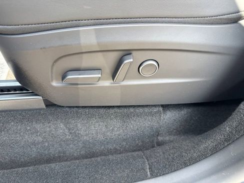 Used 2026 Tesla Model Y 2WD image 11